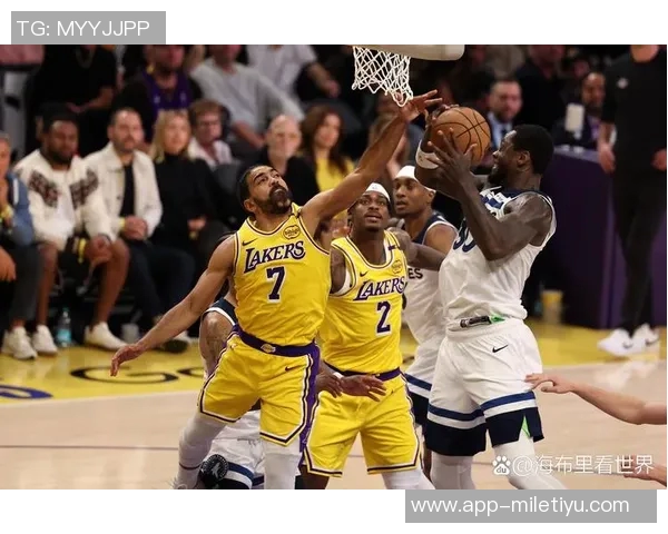 湖人末节进攻停滞不前文森特三分球引发太阳替补席狂欢