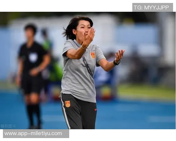 德里赫特遗憾与教练短暂相处滕哈赫阿莫林双双离职引发关注 德里赫特遗憾与教练短暂相处滕哈赫阿莫林双双离职引发关注